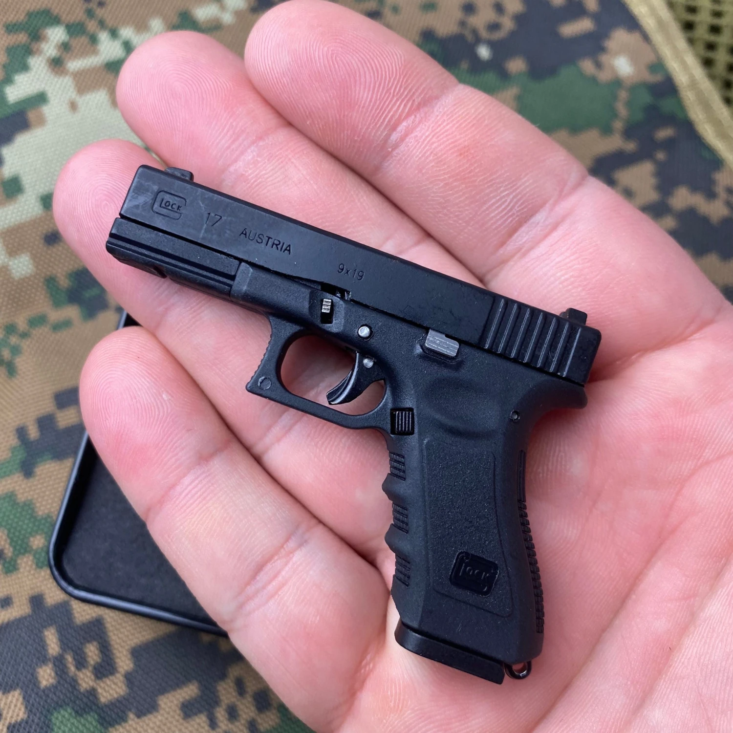 Blade City MicroGunz™️ High Quality Metal Mini Gun Glock Keychain 8 Blade City MicroGunz™️ High Quality Metal Mini Gun Glock Keychain