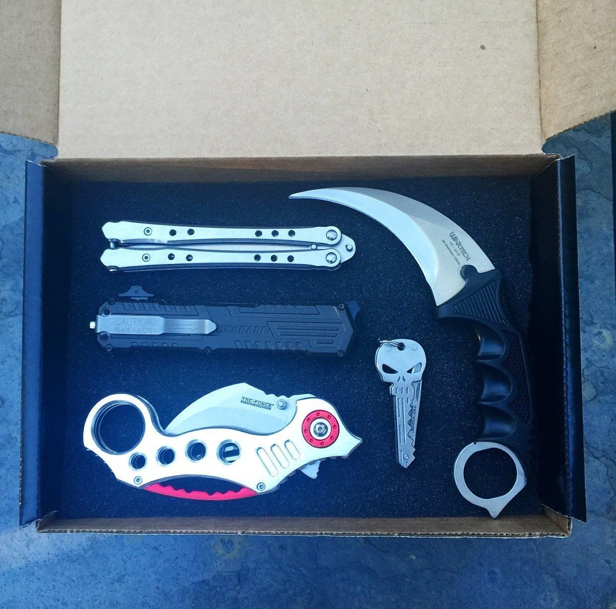 Blade City All Knives Mystery Box Upgraded (Random Color) 6 Blade City All Knives Mystery Box Upgraded (Random Color)